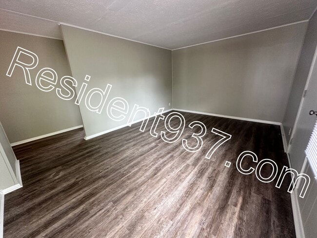 Building Photo - Updated 3 Bed 1 bath Home