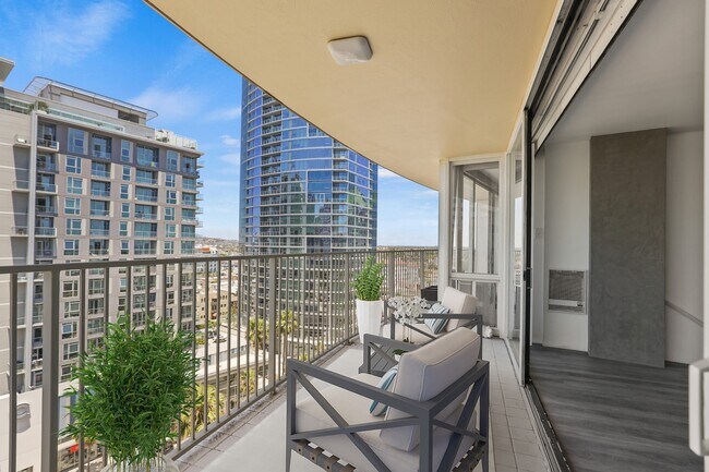 Foto del edificio - 700 E Ocean Blvd