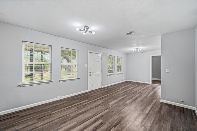 Building Photo - 5859 Flamingo Dr