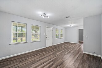 Building Photo - 5859 Flamingo Dr