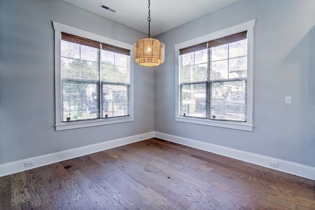 Building Photo - Newer Home