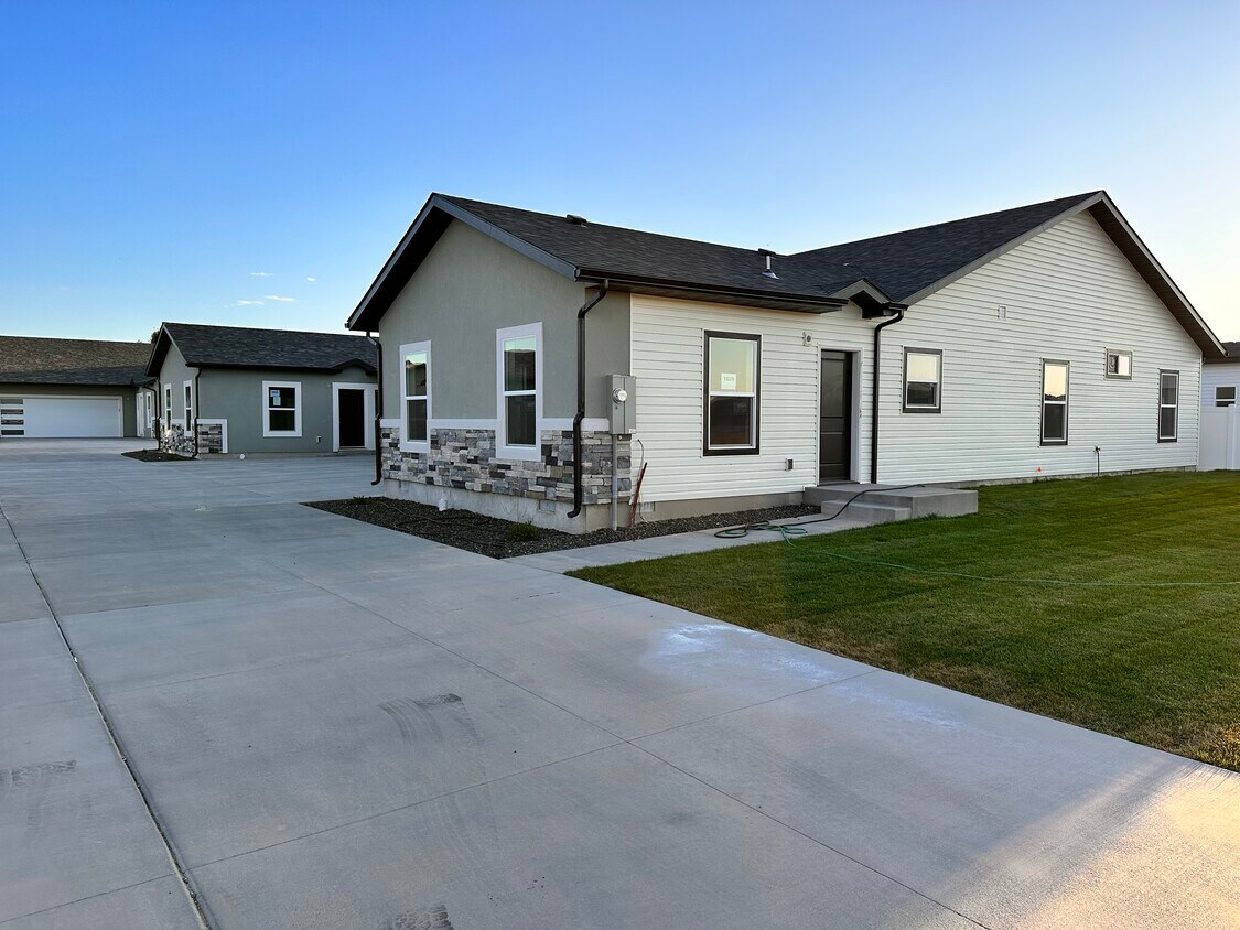 1019 Cheney Dr W, Twin Falls, ID 83301 Townhome Rentals in Twin Falls