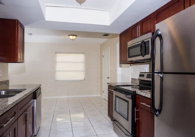 Foto del edificio - 8102 SW 20th St