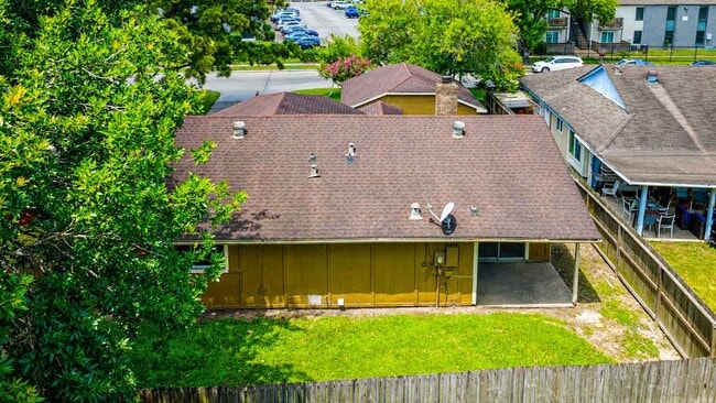 Building Photo - 8710 Parkway Forest Dr