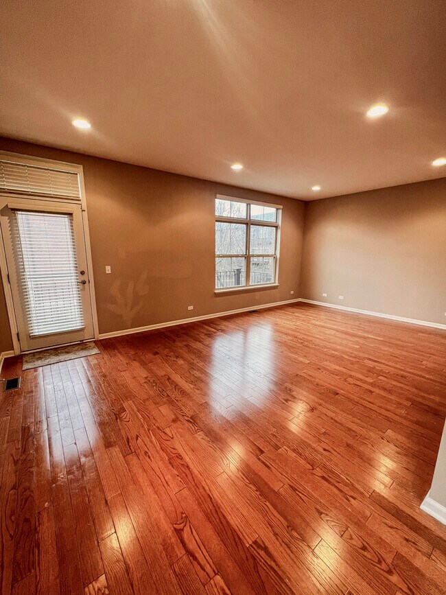 Foto del edificio - 742 Summit Ln