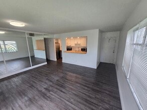 Building Photo - 248 SE 9th Ave