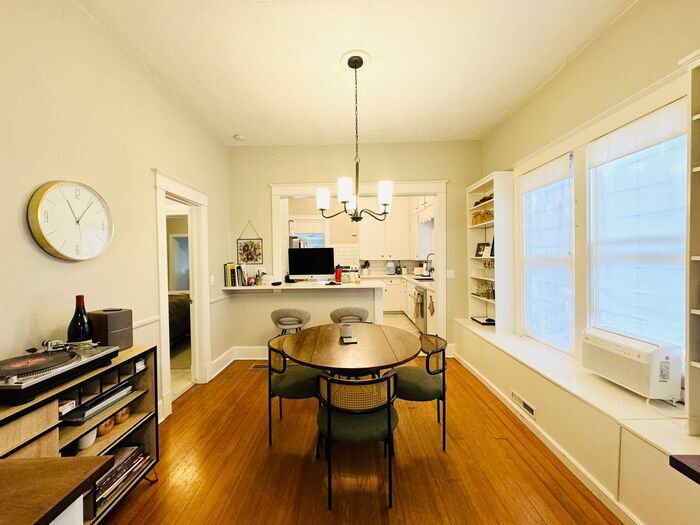 Primary Photo - Updated 2 bed/ 1 bath House in Old Town Fo...