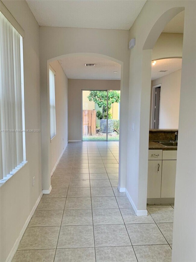 Foto del edificio - 2267 NE 42nd Cir