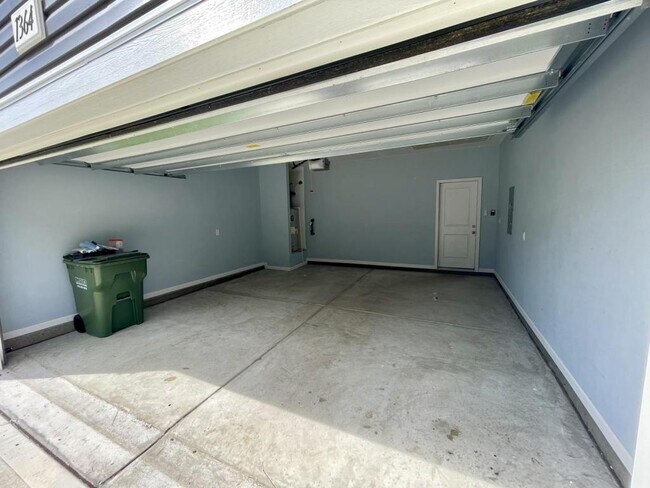 Foto del edificio - 1364 McNeill Pond Rd