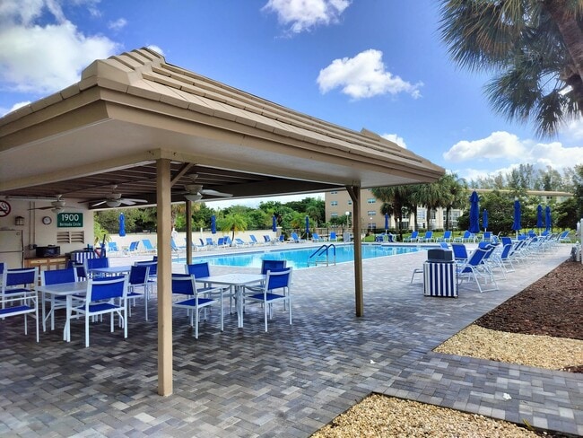 Foto del edificio - 1904 Bermuda Cir