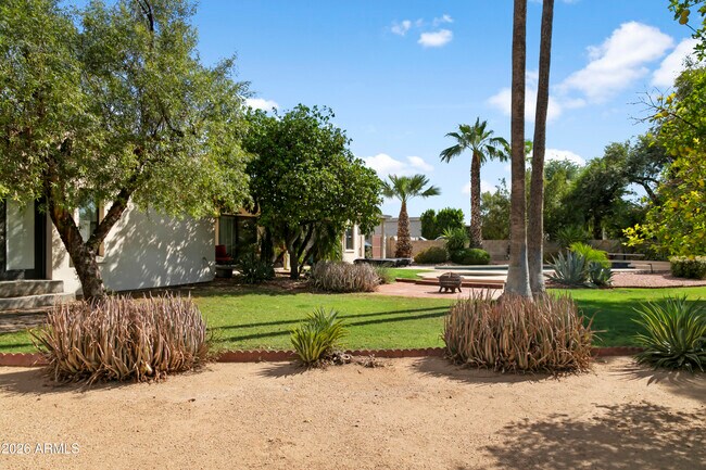 Foto del edificio - 6031 E Ludlow Dr