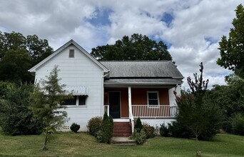 Building Photo - 904 Carolina Ave