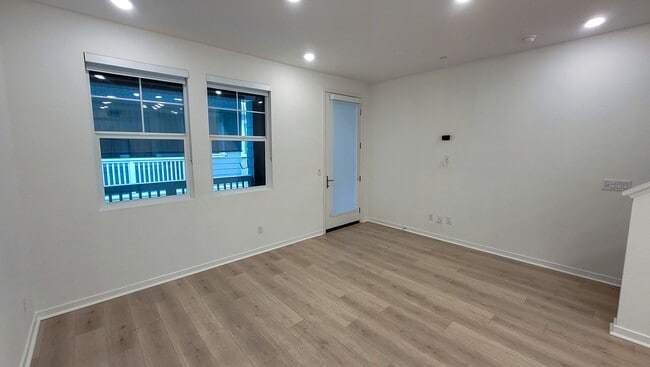 Foto del edificio - Gorgeous 2-Year Old Three Story 3 Bed 3 Bath Townhouse Available Now!