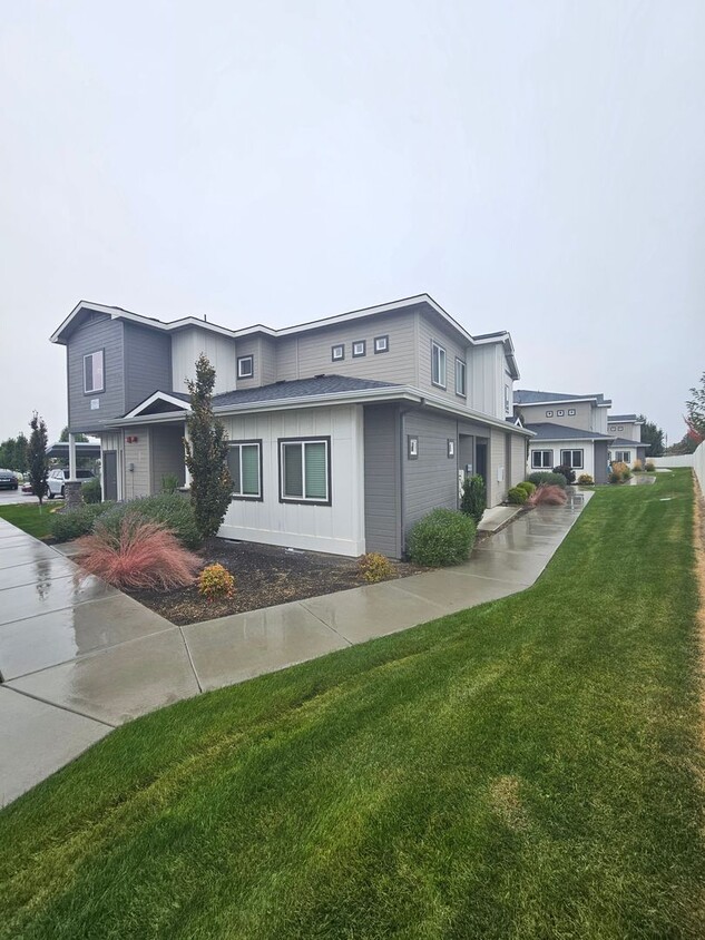 Foto principal - Maddyn Village Town Home