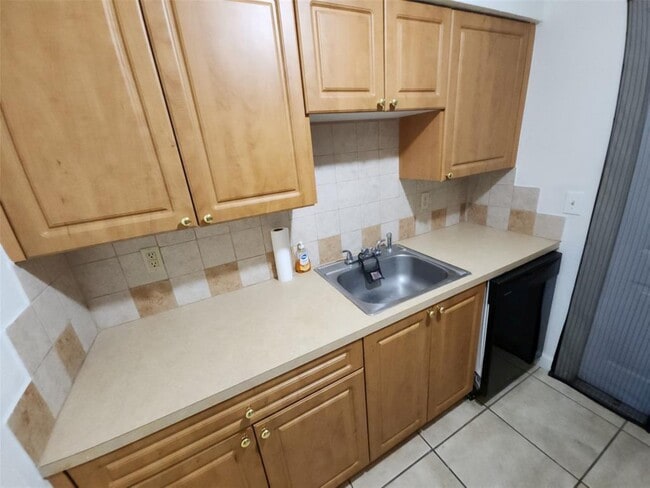 Foto del edificio - 2607 NE 8th Ave