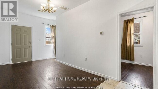 Building Photo - 762 Aylmer Ave