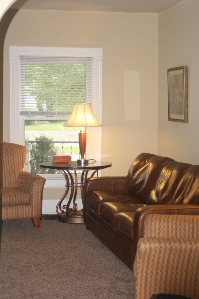 living room - 1111 Sorin St