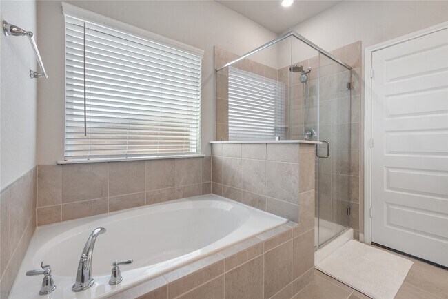 Foto del edificio - 1203 Cascade Hls Dr