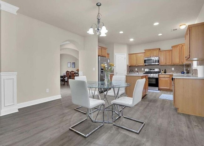 Building Photo - 1893 Thomas Pointe Trce