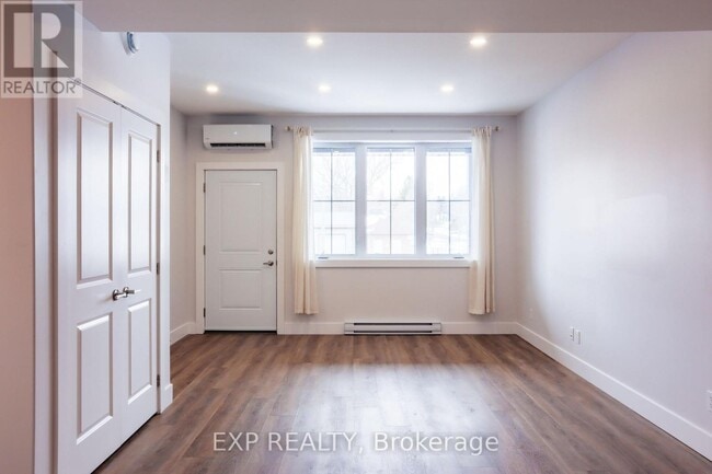 Building Photo - 15 Arthur St