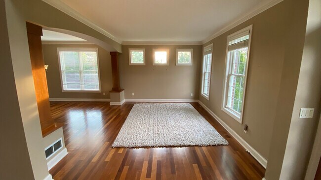 Foto del edificio - 10694 Maple Blvd