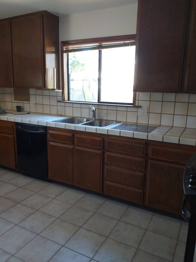 Building Photo - Updated 10193