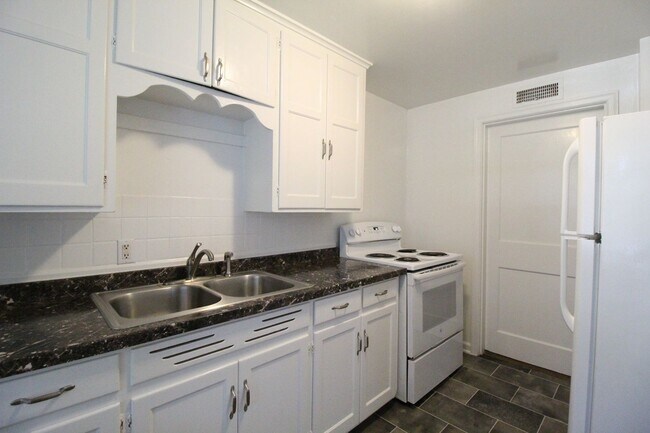 Foto del edificio - 1 Bedroom 1 Bath Duplex in Navy Hill Area in Olathe