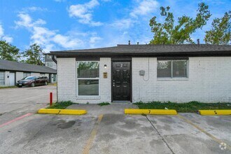 Building Photo - 1736 Crestdale Dr