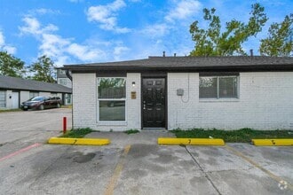 Building Photo - 1736 Crestdale Dr