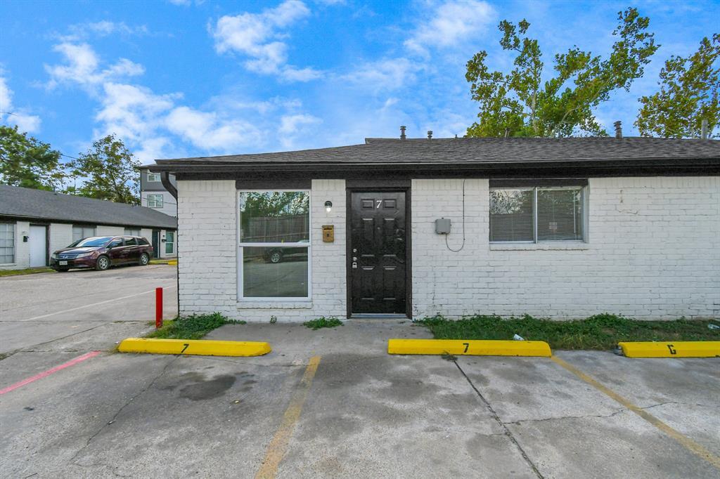 Primary Photo - 1736 Crestdale Dr
