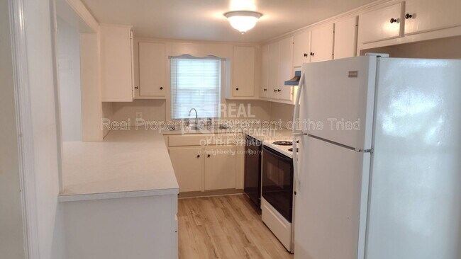 Foto del edificio - 4545 Jessup Grove Rd