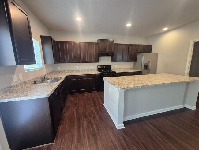 Building Photo - 85 Pointe Pl