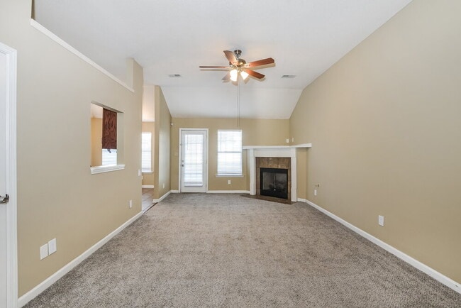 Building Photo - 7642 Fox Hunt Dr E