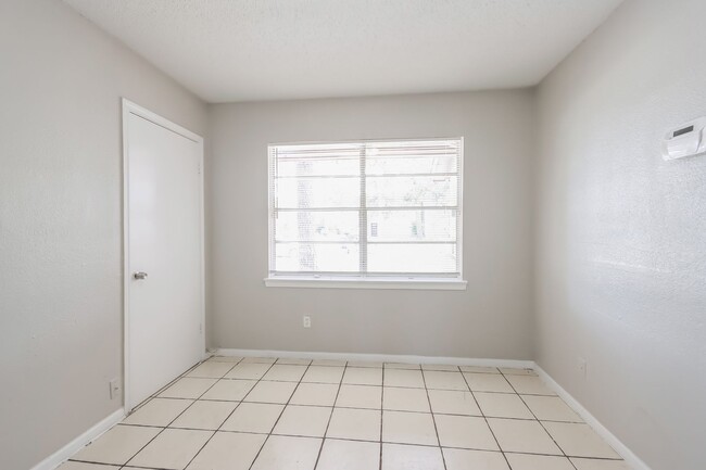 Building Photo - 11235 Lemond Dr