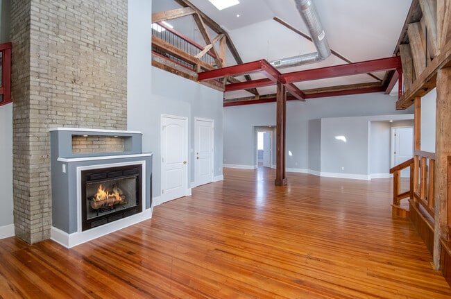 Building Photo - The Estates