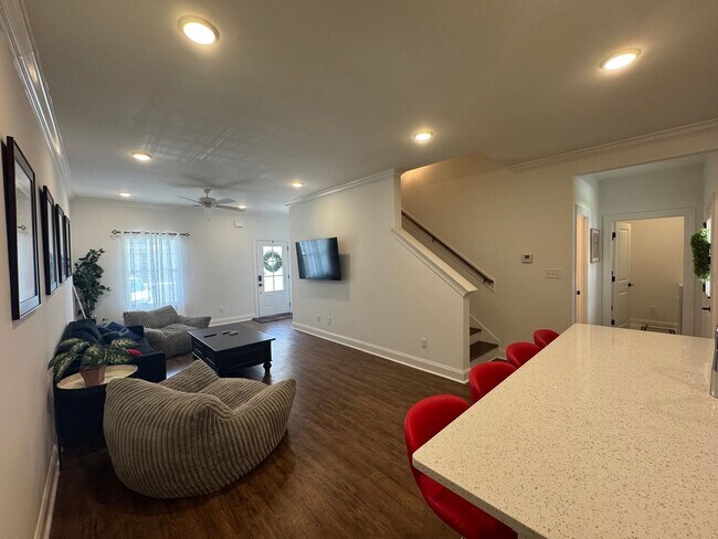 Foto del edificio - 3 bed 3.5 bath house in South Grove!