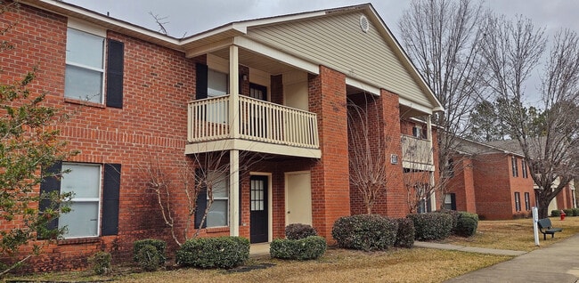 Rock Pointe Exterior - Rock Pointe Apartments