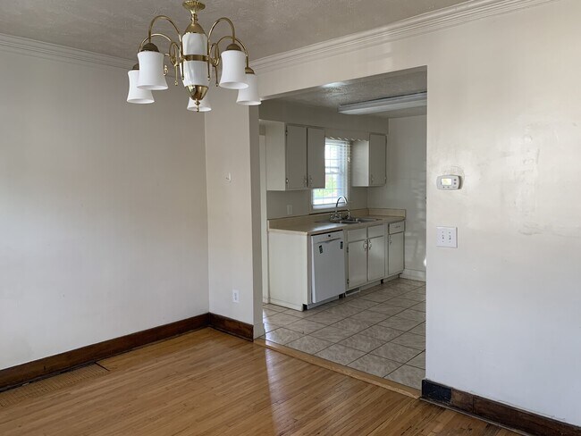 Building Photo - 3572 Davenport St