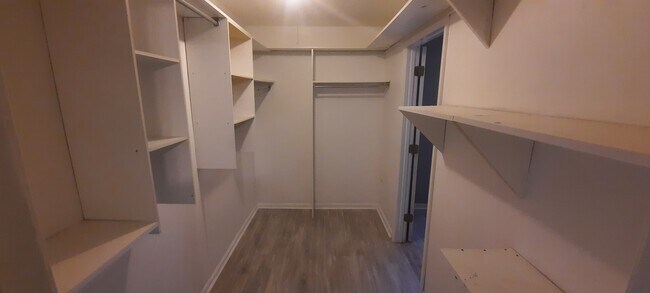 Foto del edificio - 2450 Sherrie Ln SW