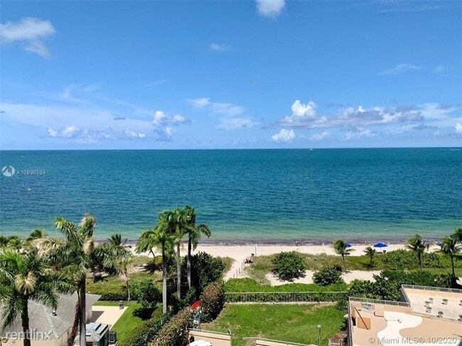 Building Photo - 3 br, 2 bath Condo - 600 Grapetree Dr