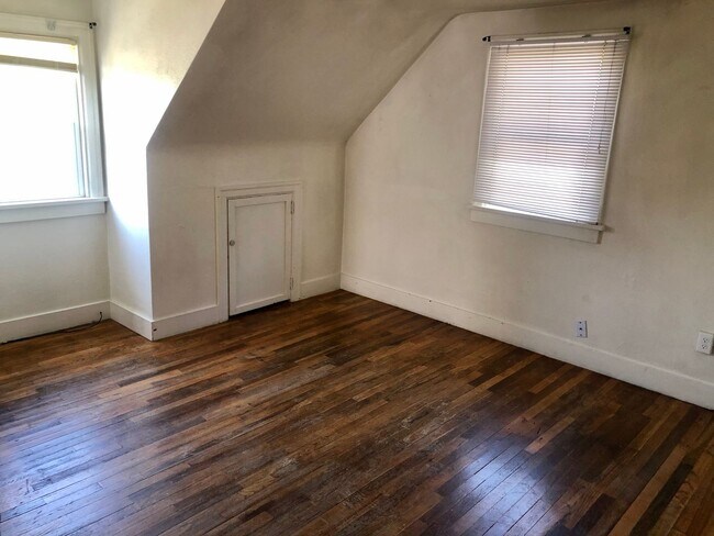 Foto del edificio - 527 Taylor Ave