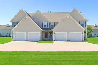 Building Photo - 511 N Foxridge Dr