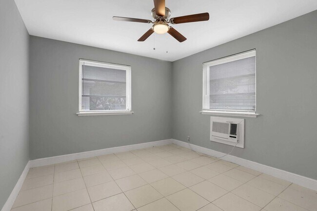 Foto del edificio - 3801 S Olive Ave