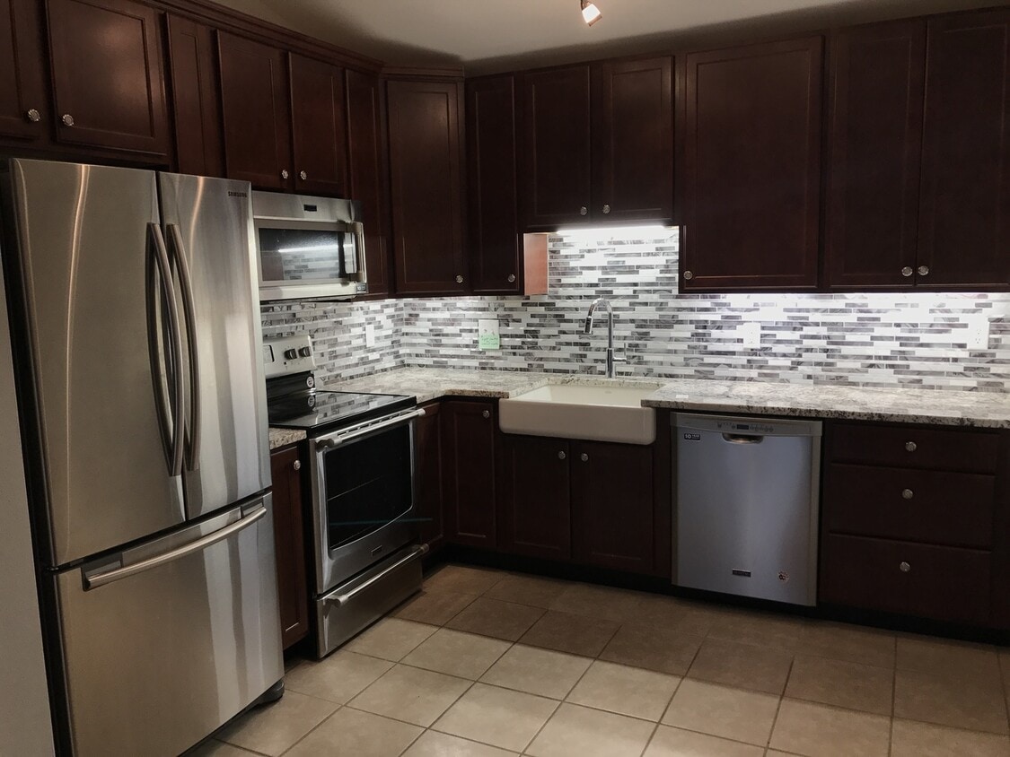 Primary Photo - Gorgeous Renovated Condo in Creve Coeur Cr...