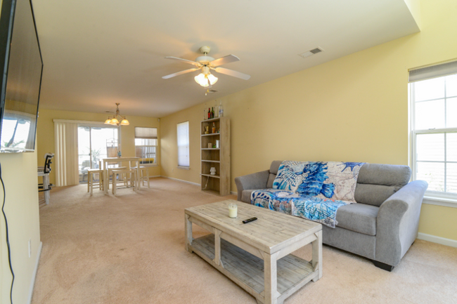Building Photo - 825 Barn Owl Ct
