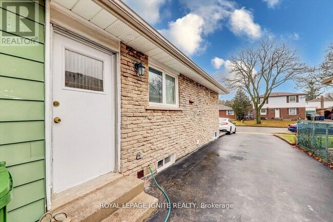 Building Photo - 38 Loradeen Crescent