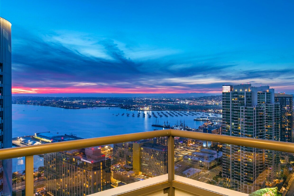 Primary Photo - Electra 37th Floor with Sweeping Views