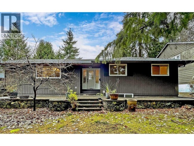 Building Photo - Upper floor-768 COMO LAKE AVENUE