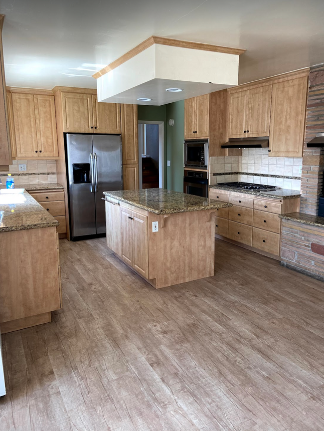 Building Photo - 4972 Campanile Dr