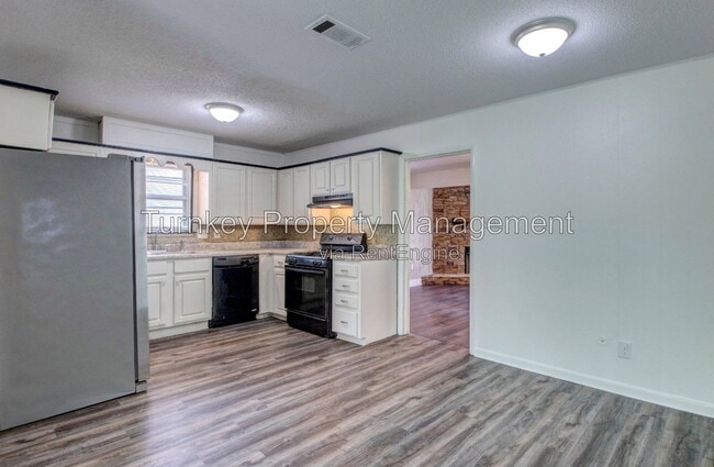 Building Photo - 1301 Stafford Rd